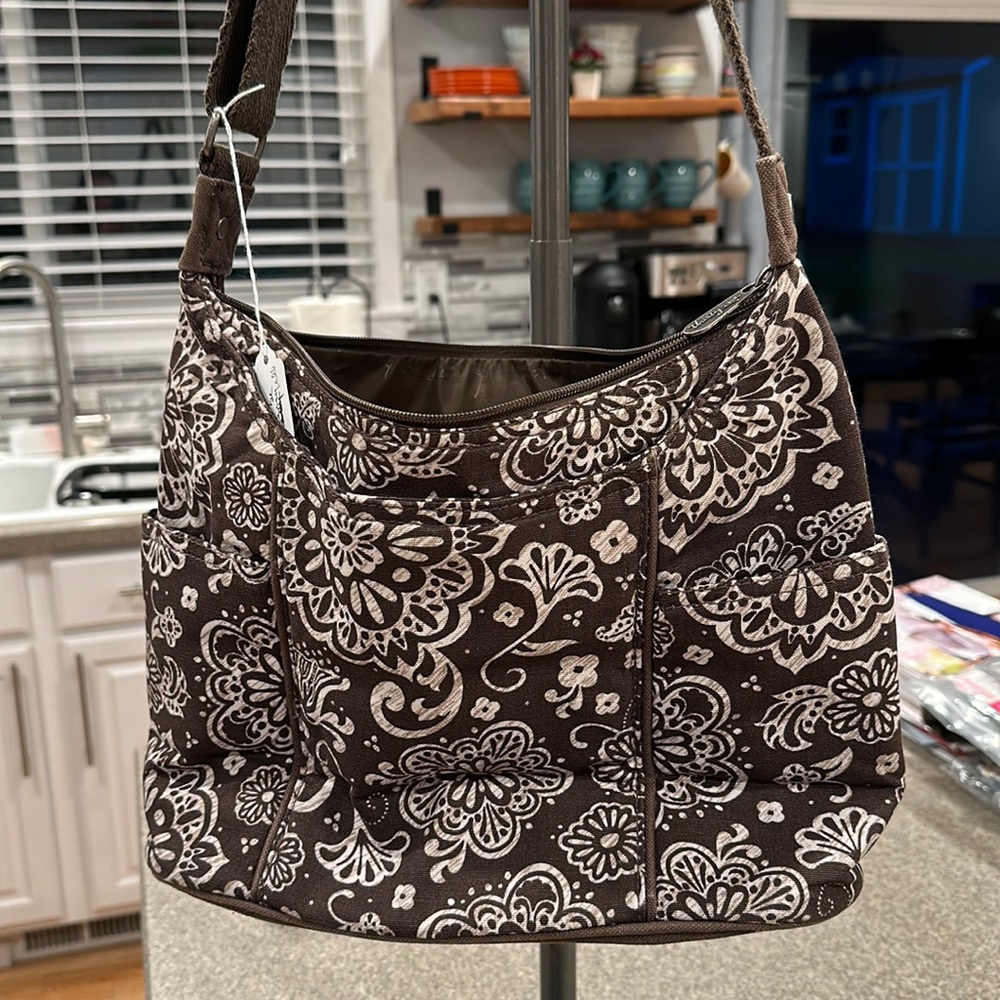 Slightly used, very clean Thirty-One Free to Be Carry All with adjustable strap